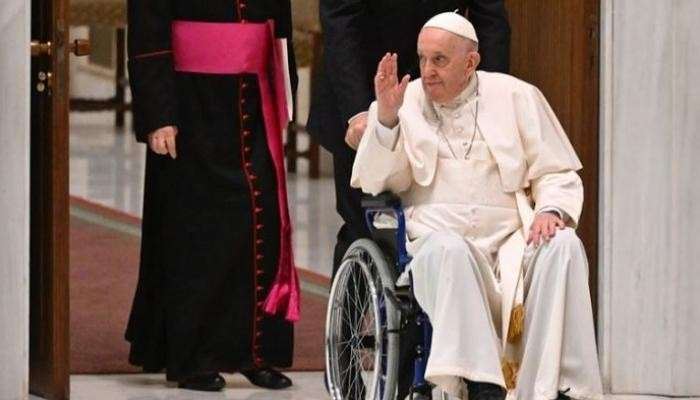 هل يتنحى البابا فرنسيس؟
