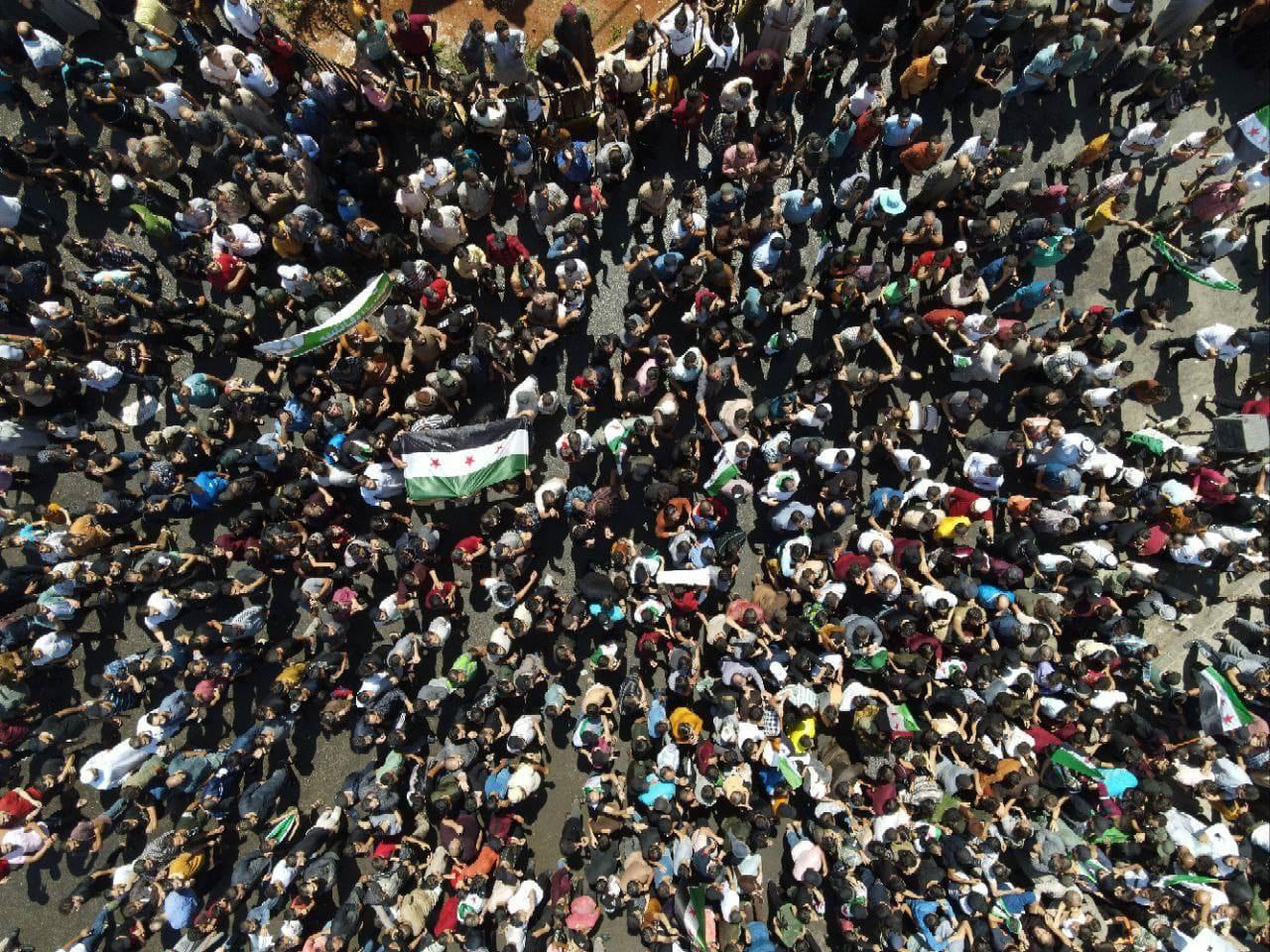 تظاهرات حاشدة شمال سوريا تنديداً بدعوة أنقرة الى "مصالحة" مع النظام