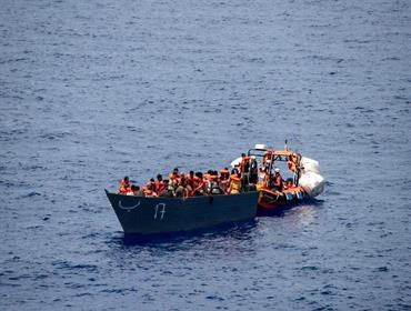 سفينة مصريّة تنقذ مهاجرين غير شرعيّين خرجوا من لبنان