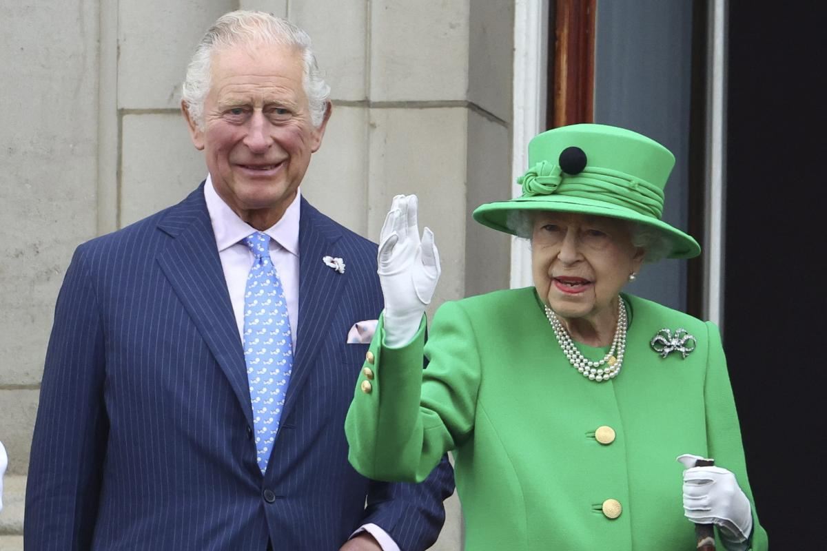 الحزن يلف بريطانيا غداة وفاة الملكة إليزابيث والملك الجديد يخاطب مواطنيه