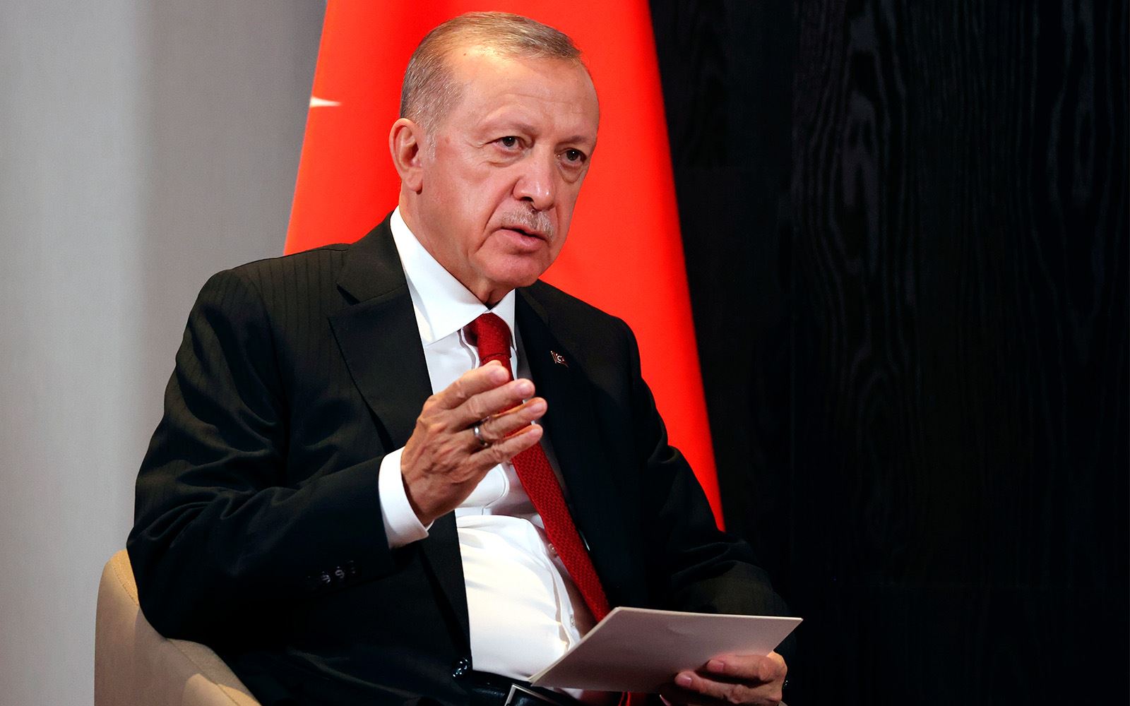 بالفيديو: أردوغان يسدد كرة رأسية ناجحة

