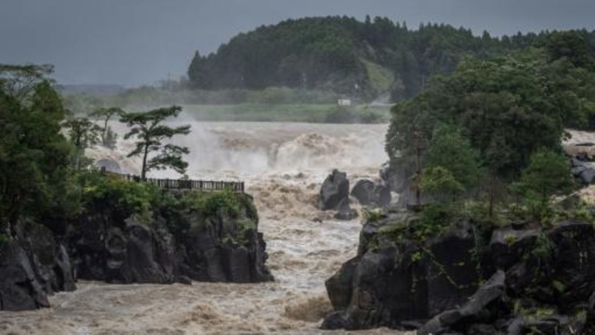 انزلاق التربة أودى بحياته.. إعصار "تالاس" يحصد الكوارث في اليابان