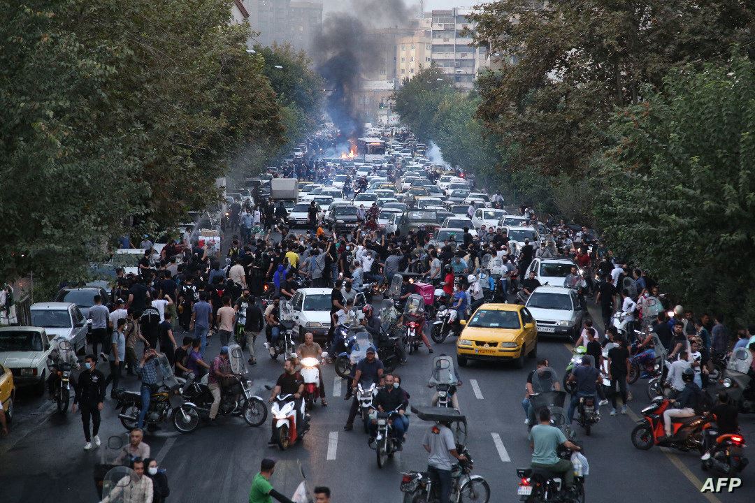الإعلام الرّسمي الإيراني يقرّ بمقتل 35 شخصًا في التظاهرات