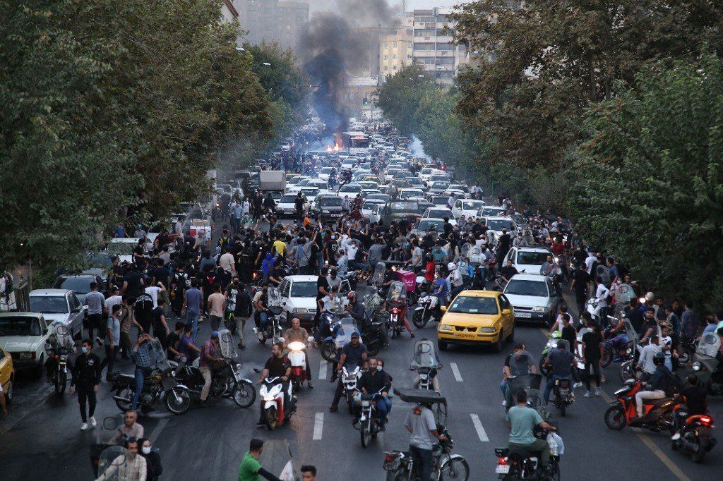 بالفيديو: على وقع الاحتجاجات.. "بيلا تشاو" الفارسية تغزو إيران
