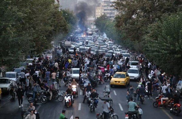 الشرطة الإيرانية: سنواجه المحتجّين بكل قوّتنا
