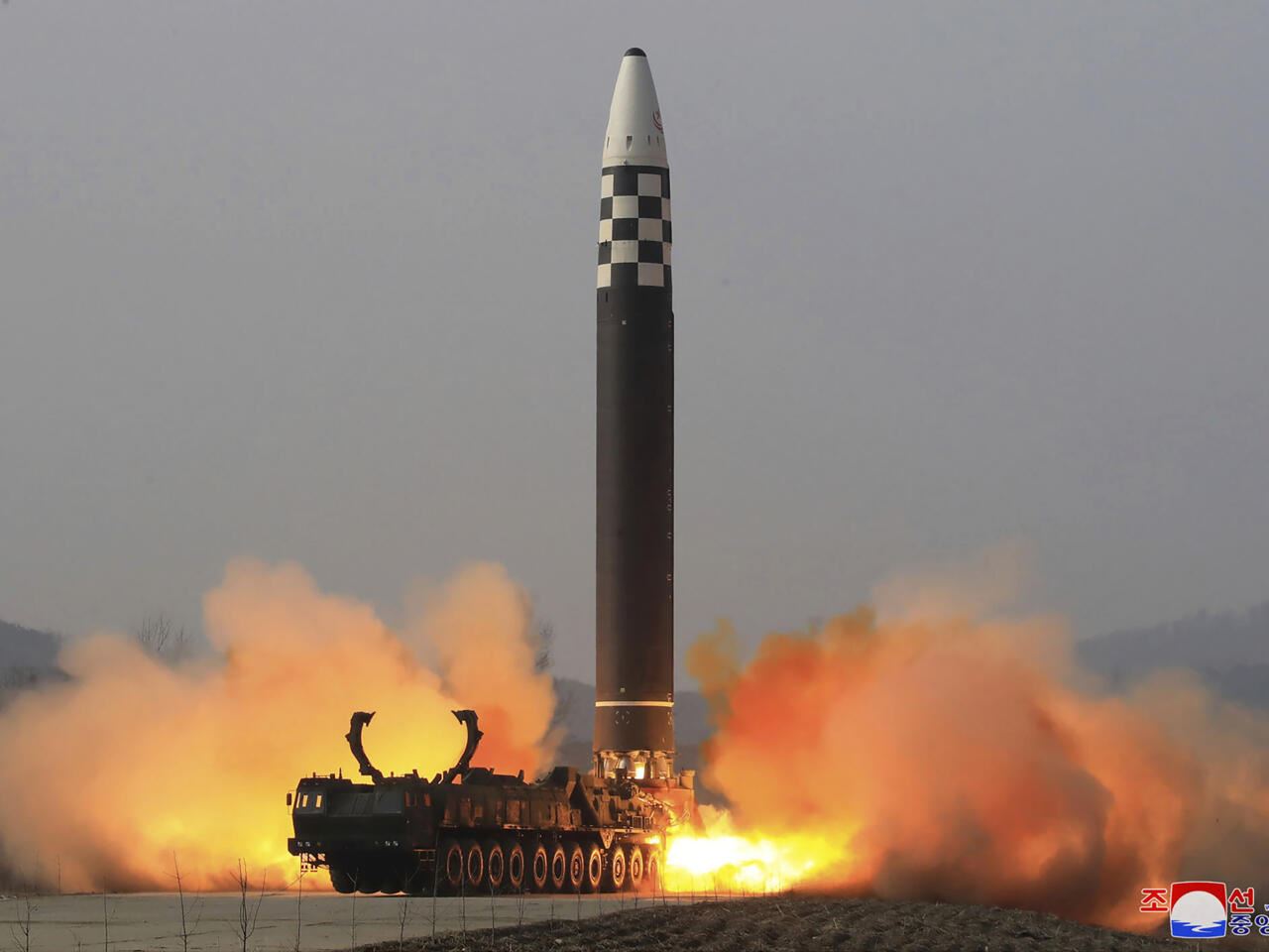كوريا الشمالية تودع "هاريس" بصاروخ بالستي!