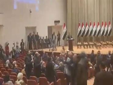 بالفيديو: عراك بالأيدي داخل مجلس النواب العراقي!