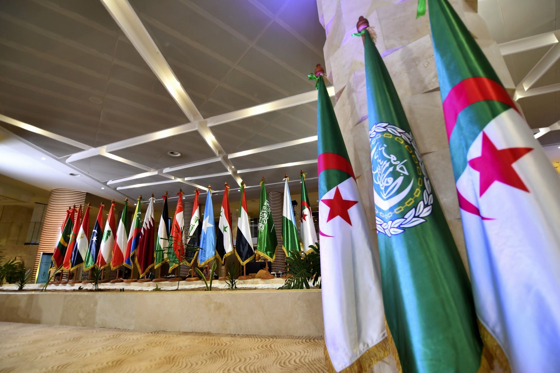انطلاق أعمال القمة العربية الـ31 في الجزائر.. "التمسك بمبادرة السلام"