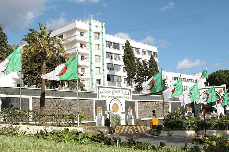 الجزائر تضاعف ميزانيتها الدفاعية للعام 2023
