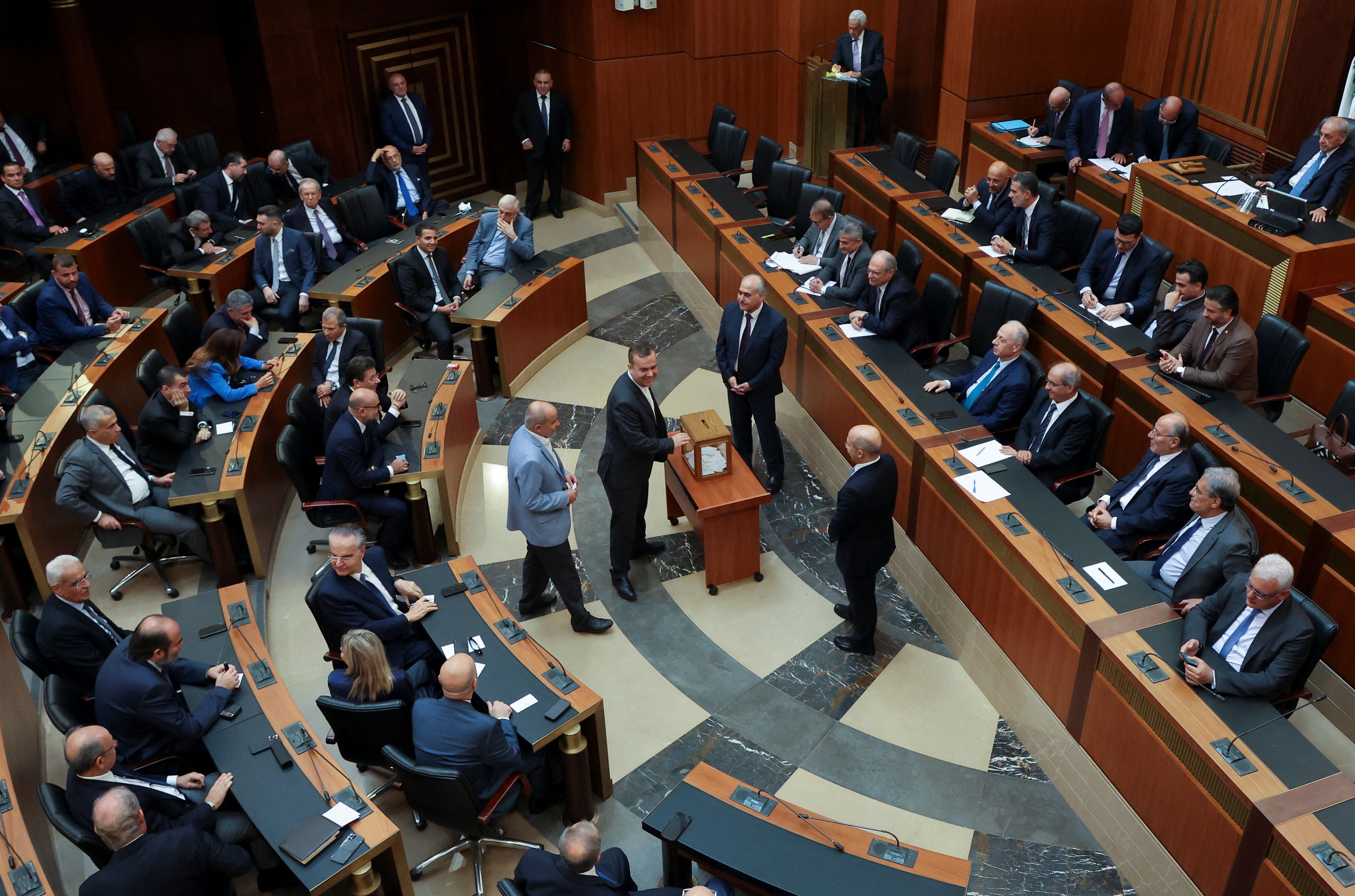 تطيير النصاب بعد انتهاء الدورة الاولى لانتخاب رئيس للجمهورية اللبنانية 