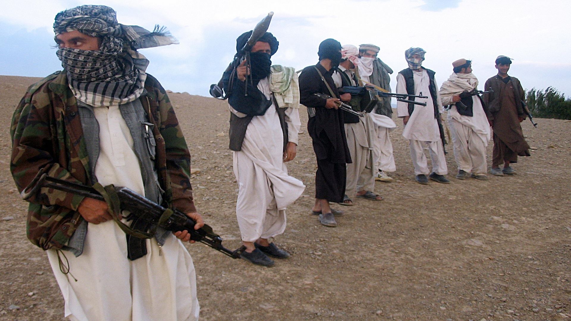 طالبان باكستان تعلن انتهاء وقف النار وتأمر باستئناف القتال
