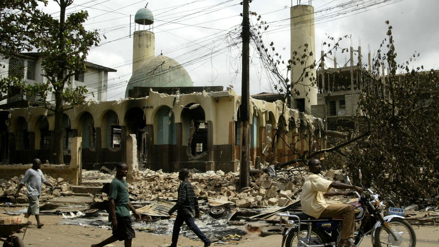 إصابة 11 مصلّيًا في هجوم على مسجد جنوب نيجيريا