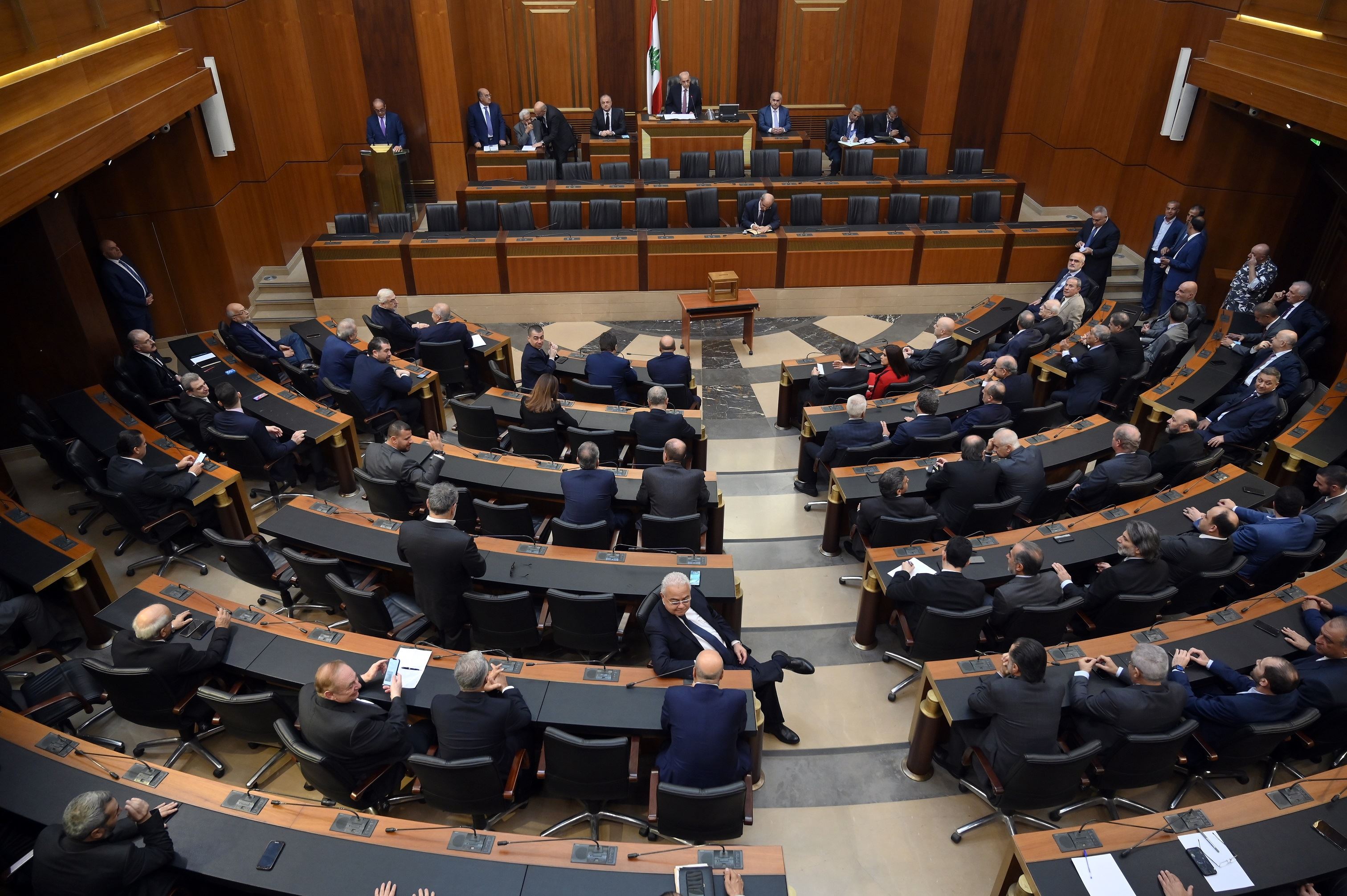 البرلمان اللبناني يفشل للمرة التاسعة في انتخاب رئيس
