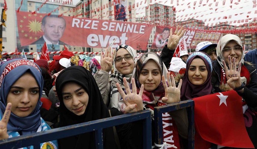 احتدام الجدل بشأن الحجاب في تركيا قبل الانتخابات

