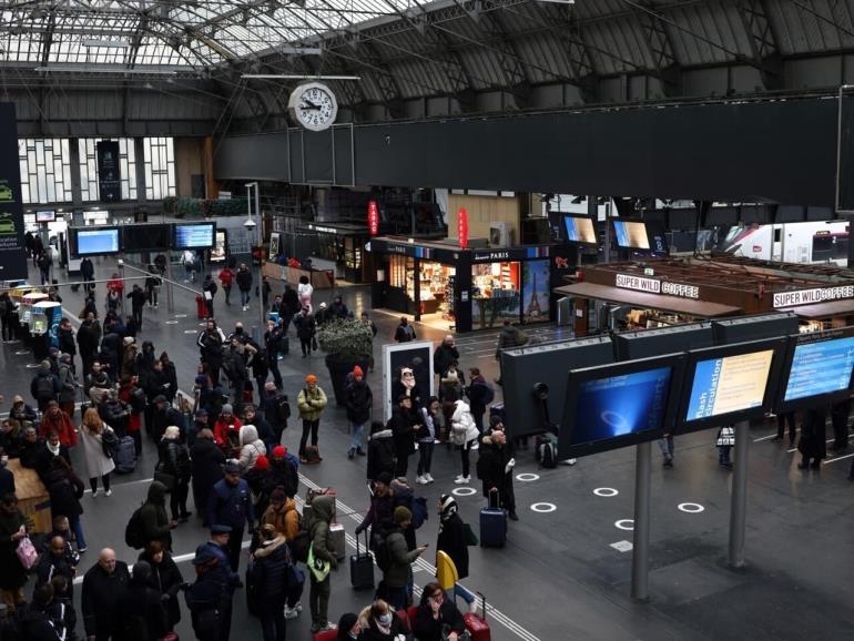 إغلاق محطة قطارات مزدحمة في باريس إثر عمل تخريبي