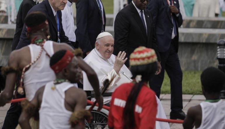 البابا فرنسيس يحط رحاله في كينشاسا 