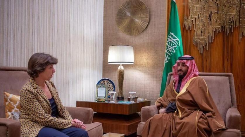 بالفيديو: ولي العهد السعودي يستقبل وزيرة الخارجية الفرنسية
