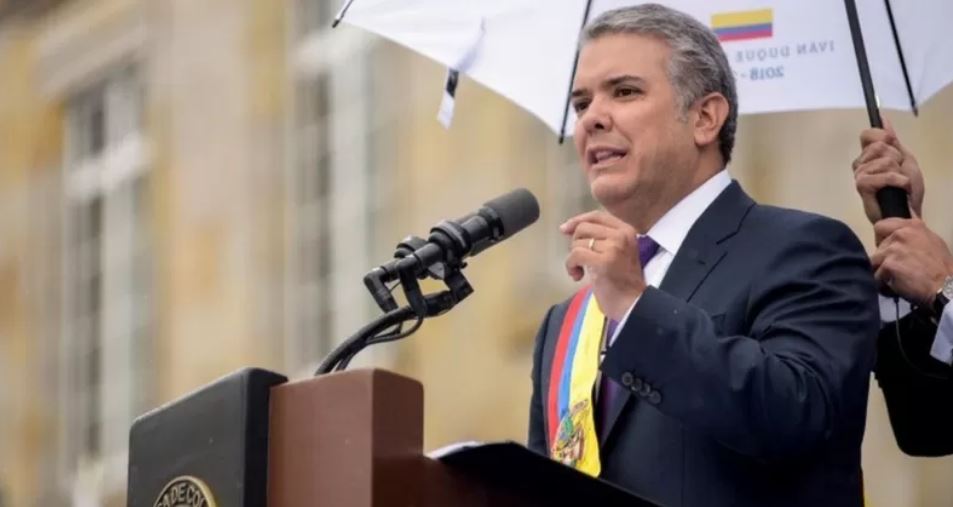 الرئيس الكولومبي لأنصاره: انضموا إلي في 14 شباط!