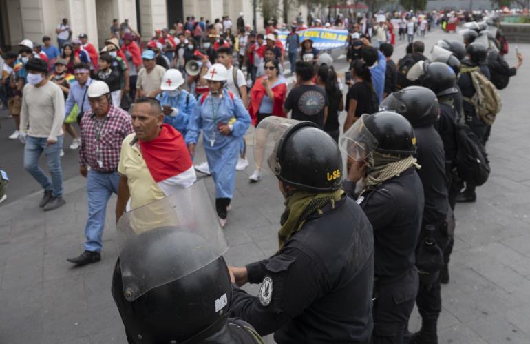 العاصمة البيروفية تغص بالمحتجّين