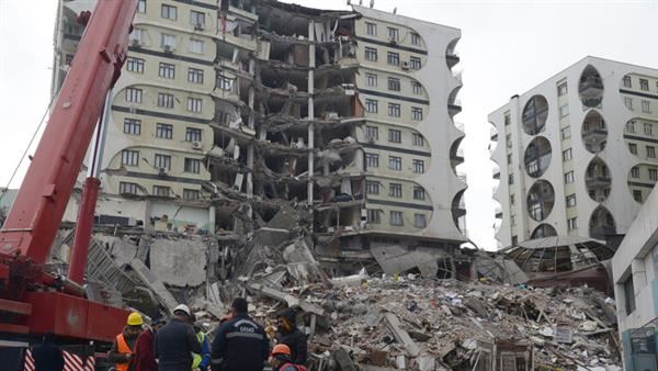 إدارة الكوارث التركيّة: نصب 50,818 خيمة لإيواء الأسر في مناطق الزلزال