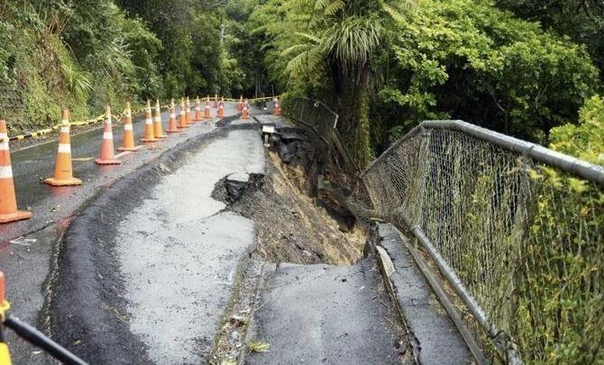 إعصار عنيف يفرض إعلان حال طوارئ في نيوزيلندا