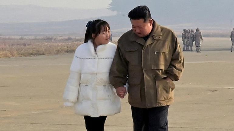 سابع ظهور لها.. ابنة زعيم كوريا الشمالية تشعل التكهنات!
