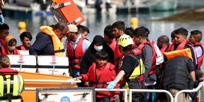 قانون جديد في لندن لوقف المهاجرين عبر القنال