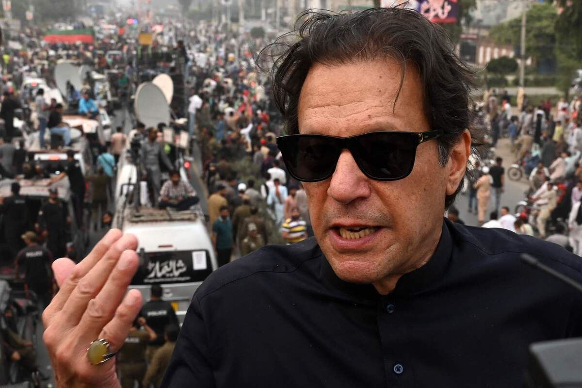 باكستان.. الشرطة تحاول توقيف رئيس الوزراء السابق عمران خان