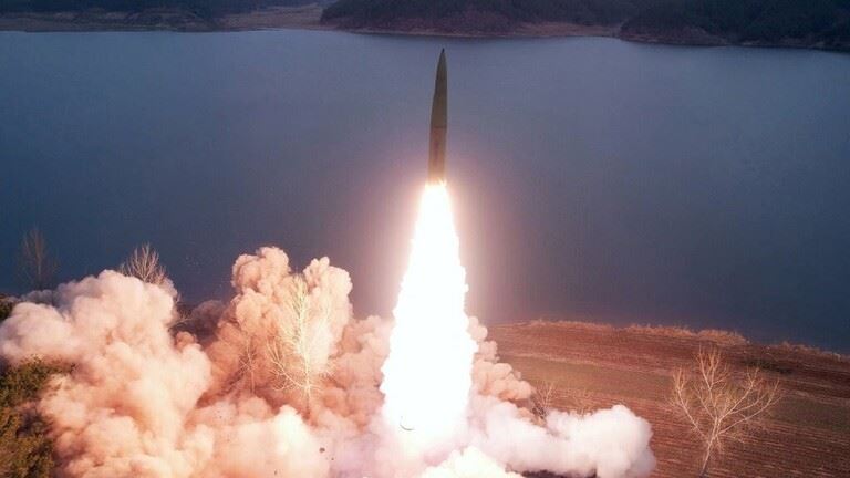 بيونغيانغ تطلق صاروخًا باليستيًا تجاه البحر