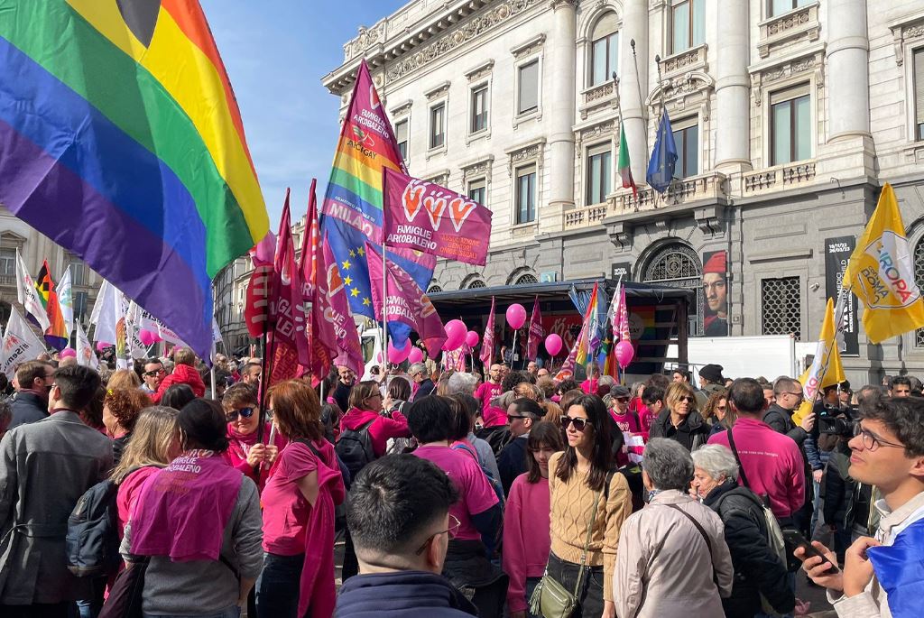 المئات يتظاهرون في ميلانو ضد قيود تحدّ من حقوق المثليين