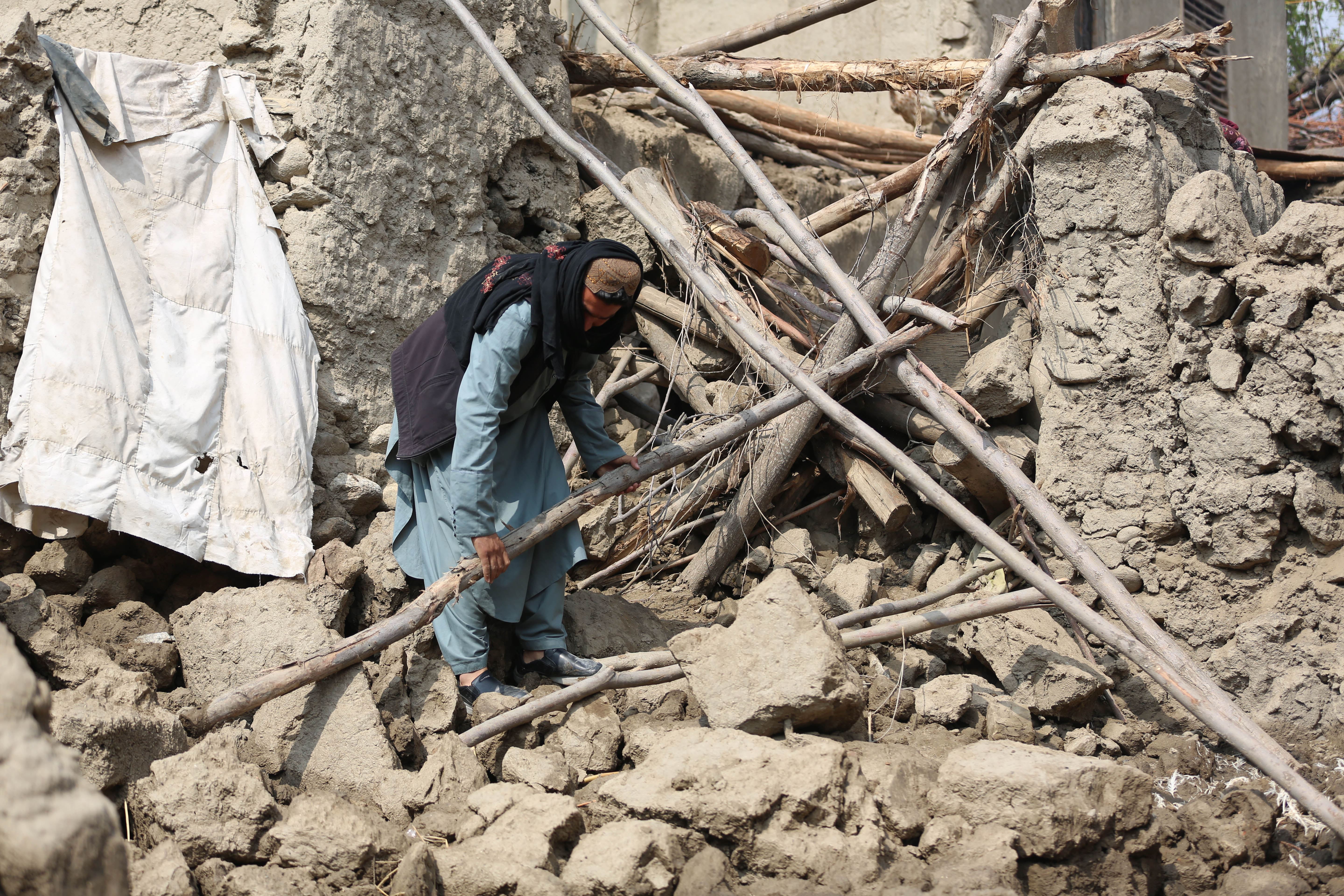 زلزال باكستان وأفغانستان.. مقتل 13 وجرح أكثر من 100