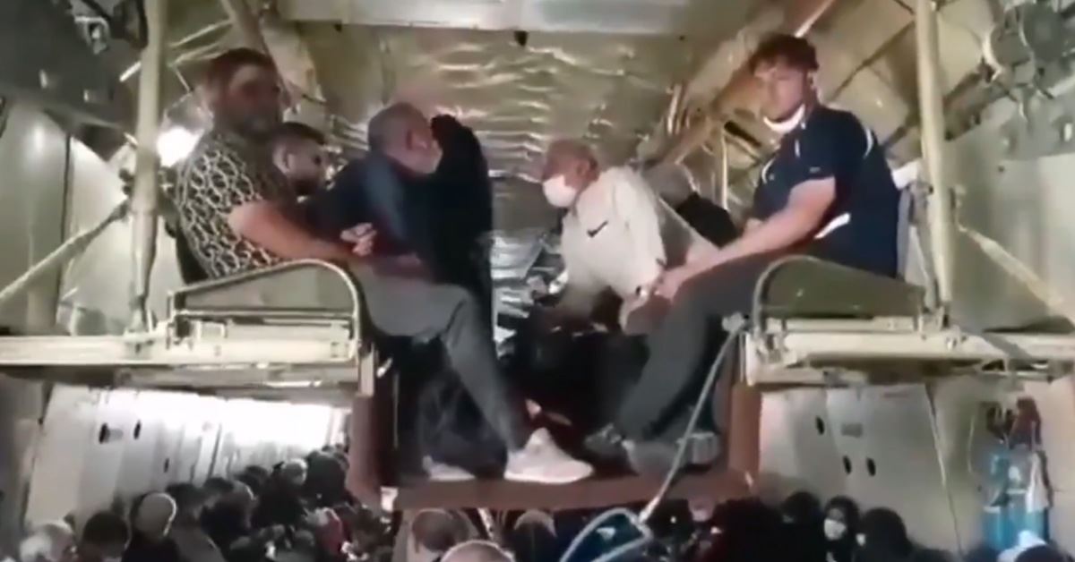 جدل بعد نقل زوار "الأربعين" من ايران إلى العراق عبر طائرة شحن عسكرية