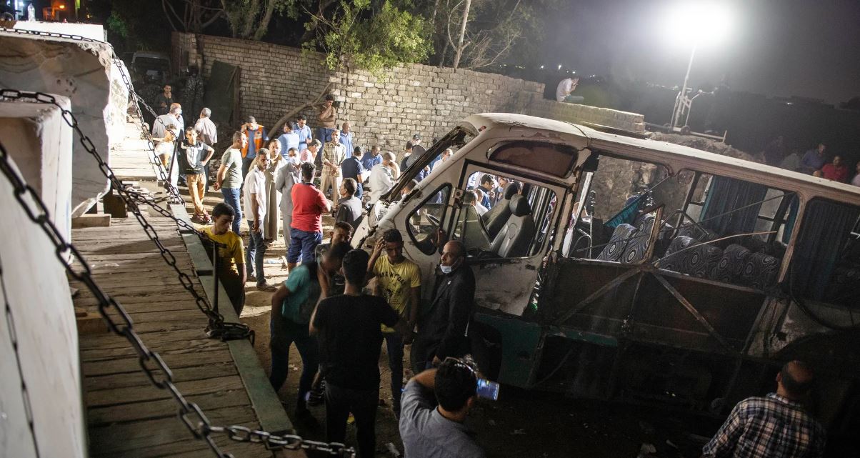 حادث سير مروّع في مصر.. قتلى وجرحى بالعشرات