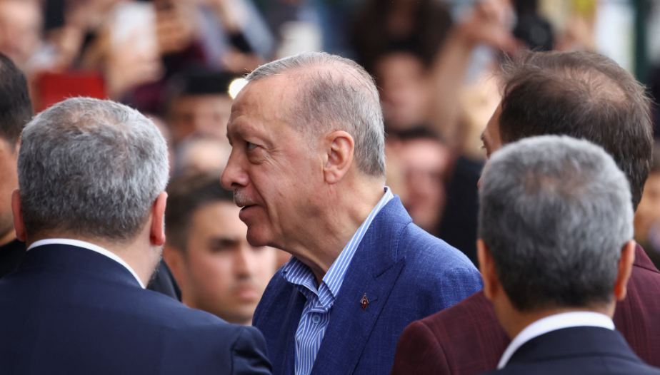 أردوغان بعد فوزه بولاية رئاسية جديدة في تركيا: "باي باي كمال"!