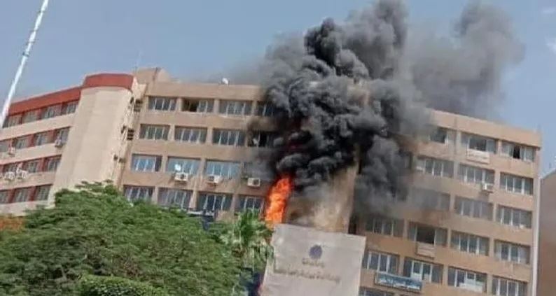 حريق في مبنى حكومي بالقاهرة.. وسقوط 18 مصاباً