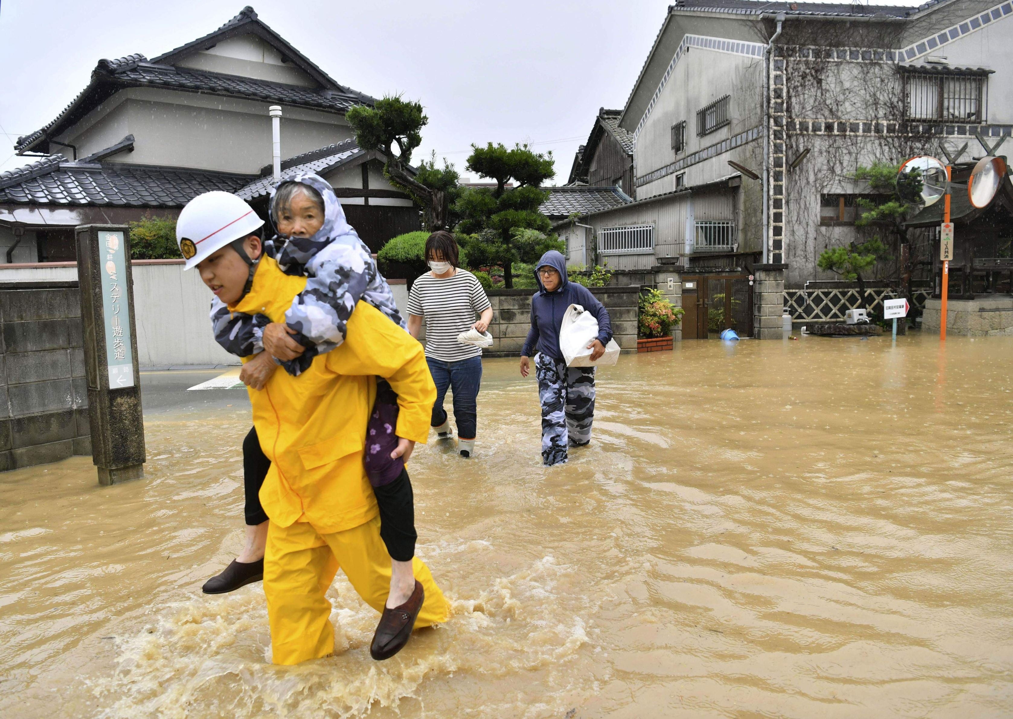 اليابان.. أمطار غزيرة وتوجيهات لمئات آلاف السكان لإخلاء منازلهم