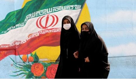 الشرطة الإيرانية تشدّد الرقابة على النساء غير المحجّبات