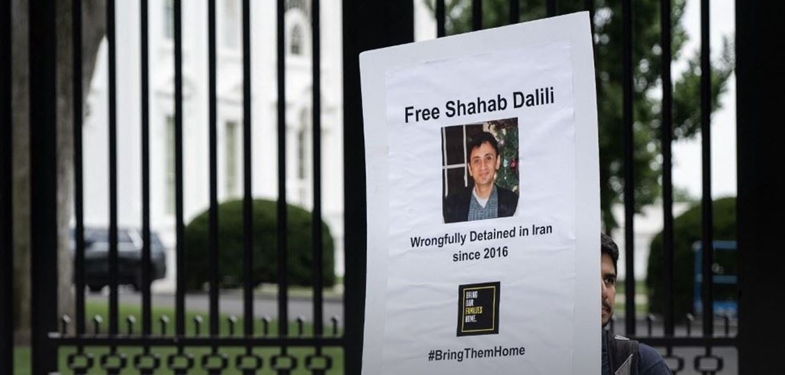 إيراني مسجون في طهران يبدأ إضرابا عن الطعام مع نجله المعتصم أمام البيت الأبيض