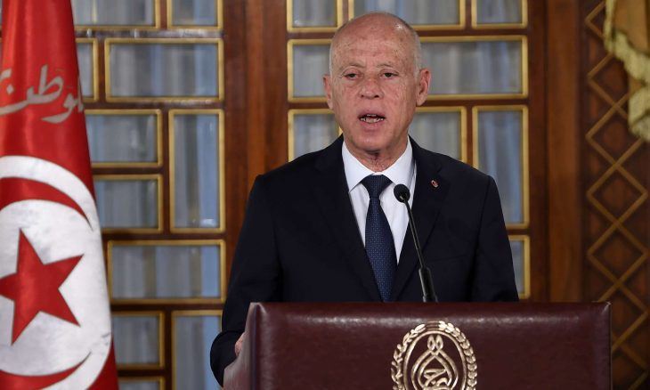 دبلوماسي تونسي سابق يشبّه حكم سعيد بـ"القذافي"