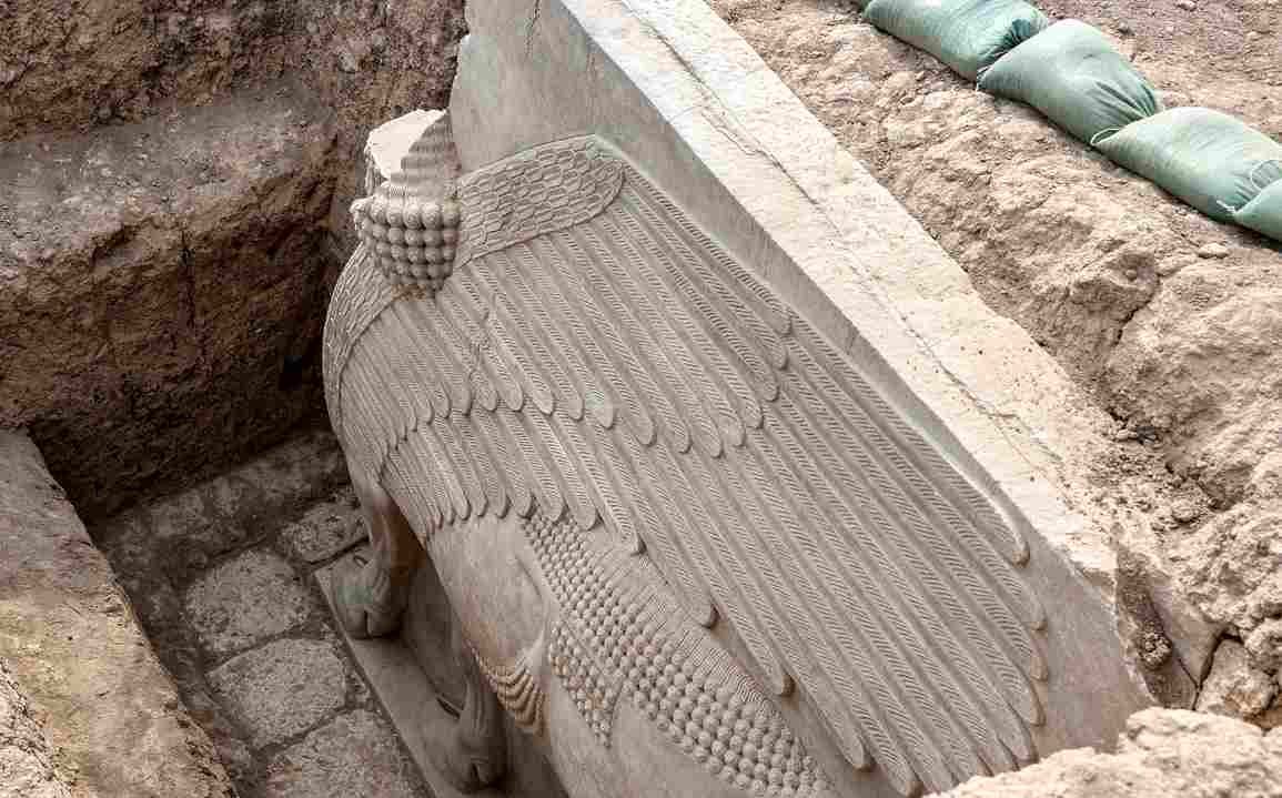 اكتشاف ثور مجنّح يعود للقرن الثامن قبل الميلاد في العراق