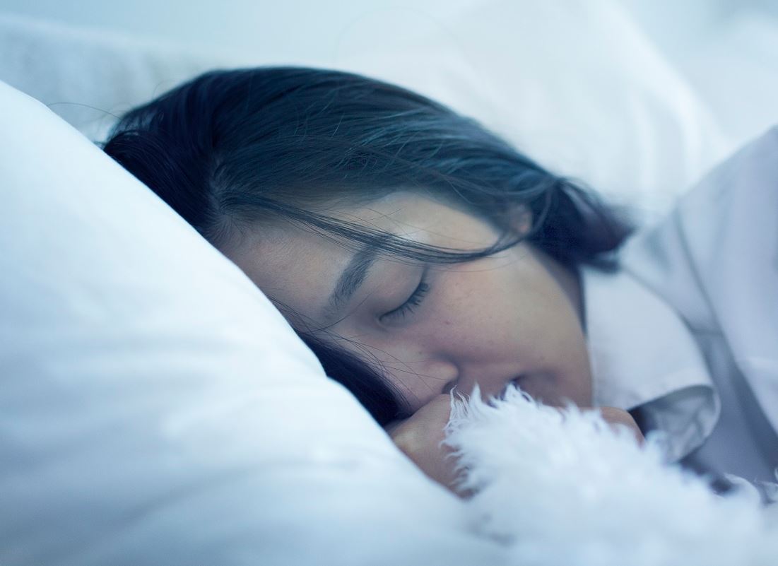 الحرمان من 90 دقيقة فقط من النوم يهدد النساء بـ"قاتل صامت" 
