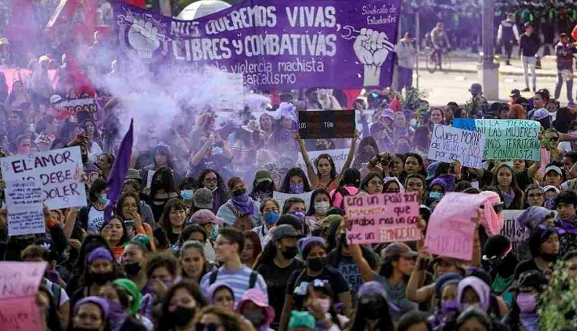  آلاف المشاركين في مسيرات حول العالم للتنديد بالعنف ضد المرأة 