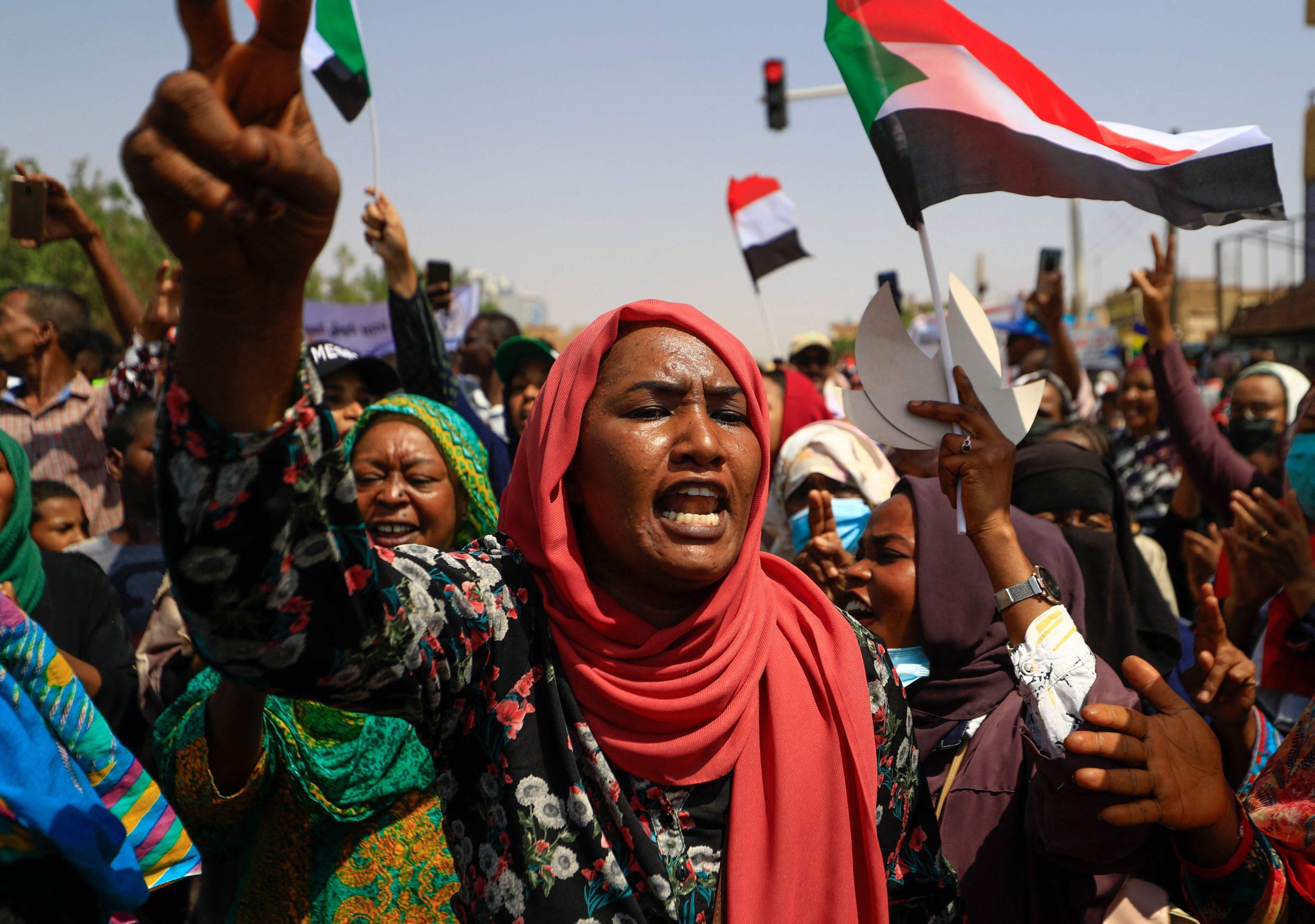 السودان ينتفض... شارع مقابل شارع وإصابة متظاهرين 