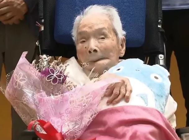 وفاة عميدة سنّ اليابانيين عن 116 عاماً

