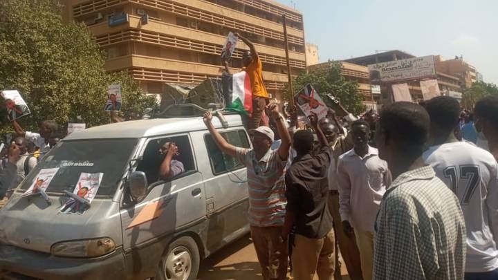 السودان يغلي وتحذيرات من "انقلاب زاحف"