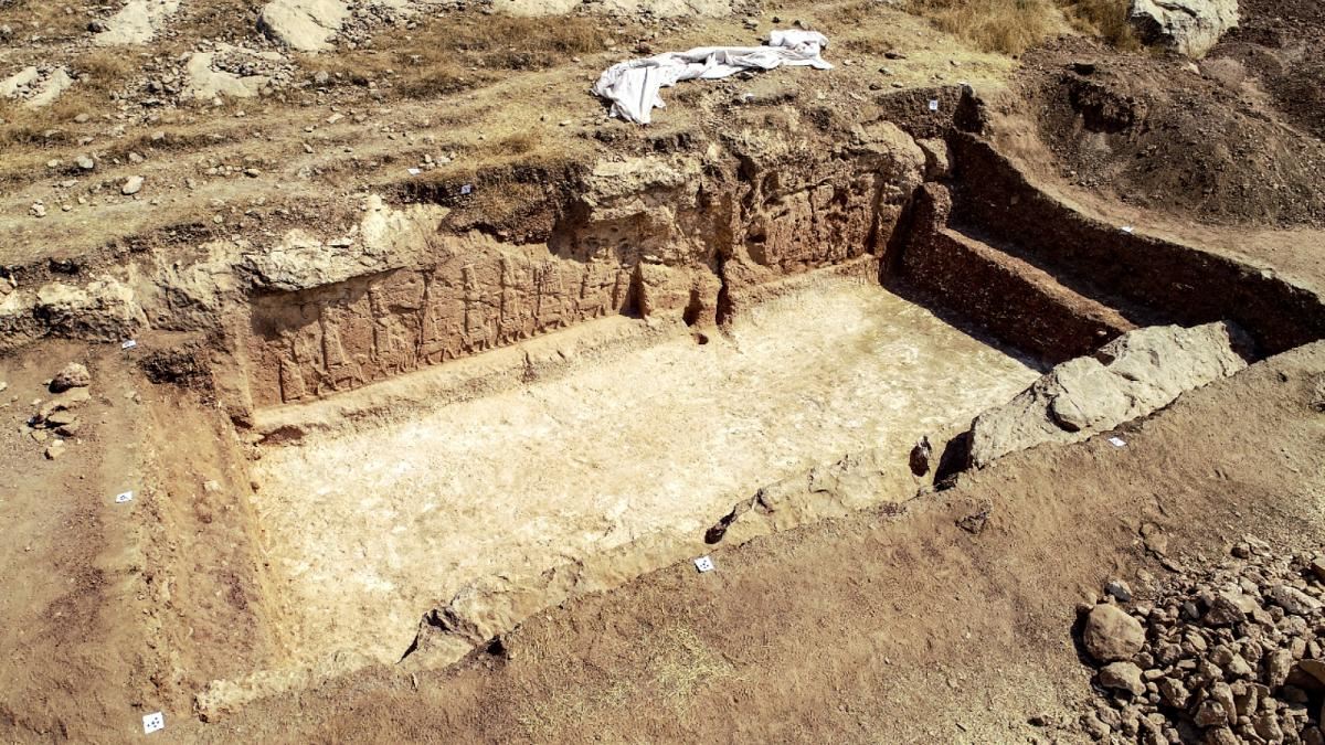 العراق.. اكتشاف معاصر نبيذ وجداريات ضخمة عمرها 2700 عام!