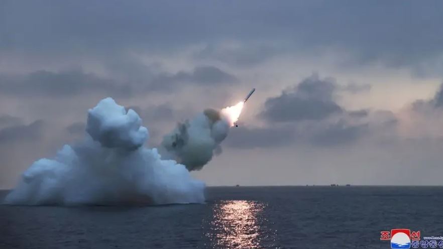 كوريا الشمالية تطلق عدداً من صواريخ كروز