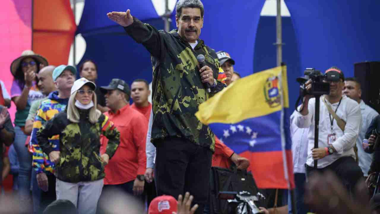 واشنطن تعيد تفعيل العقوبات على فنزويلا
