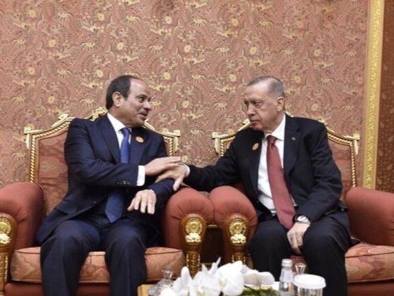 لأول مرة منذ 12 عاما.. أردوغان في مصر للقاء السيسي