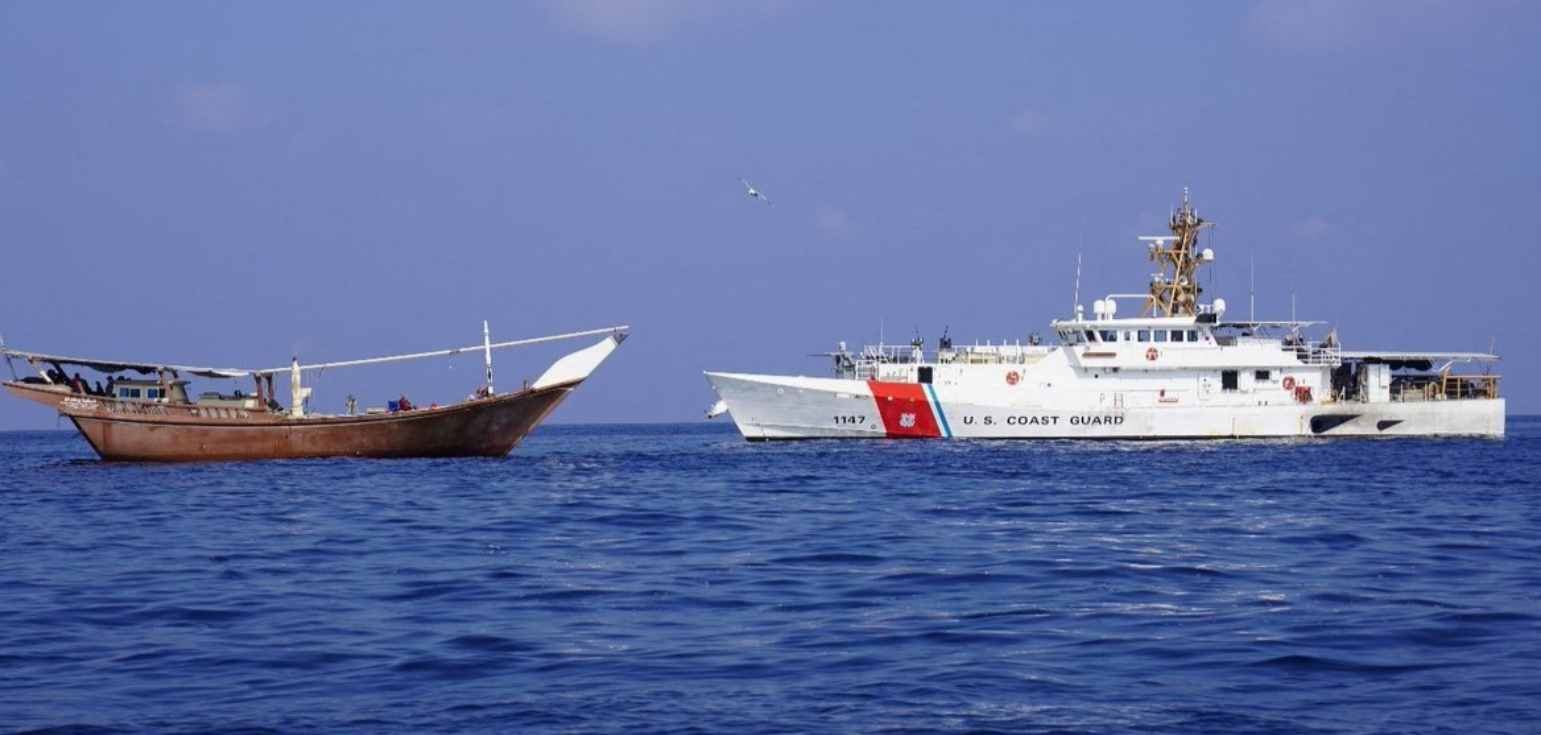 هجوم صاروخي على سفينة قبالة السواحل اليمنية